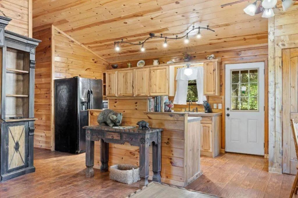 Misty Moonlight, Sleeps 4, Mountain Cabin Broken Bow Exterior foto