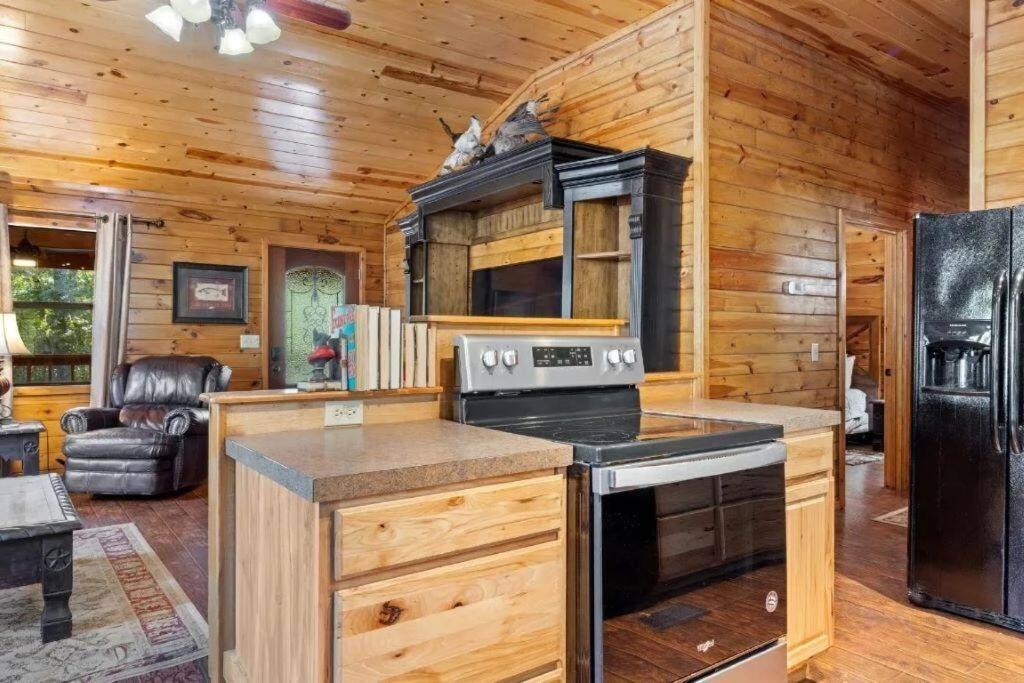 Misty Moonlight, Sleeps 4, Mountain Cabin Broken Bow Exterior foto