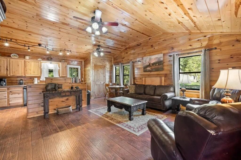 Misty Moonlight, Sleeps 4, Mountain Cabin Broken Bow Exterior foto