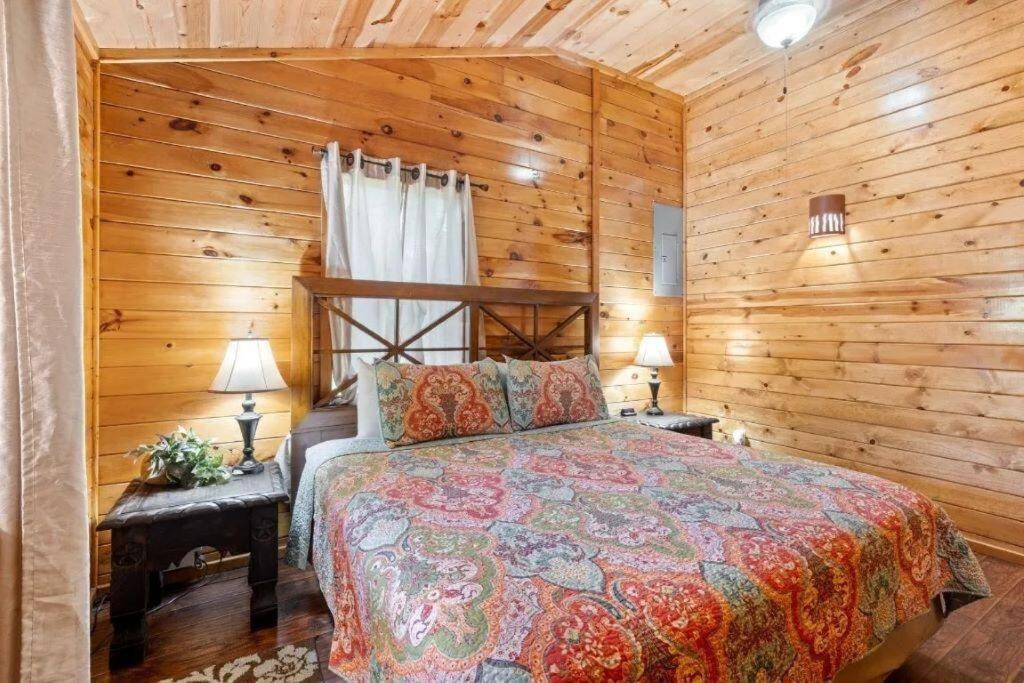 Misty Moonlight, Sleeps 4, Mountain Cabin Broken Bow Exterior foto